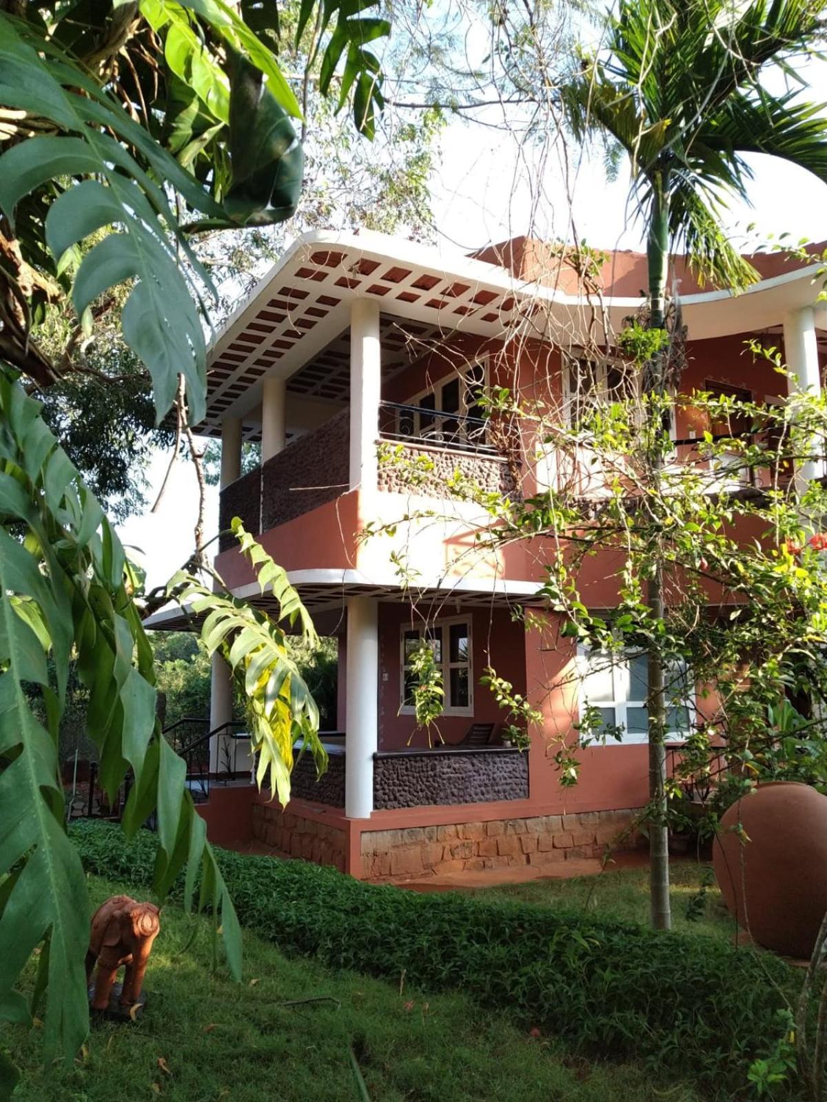 Inn Pondiville Forest Retreat Pondicherry Exteriör bild