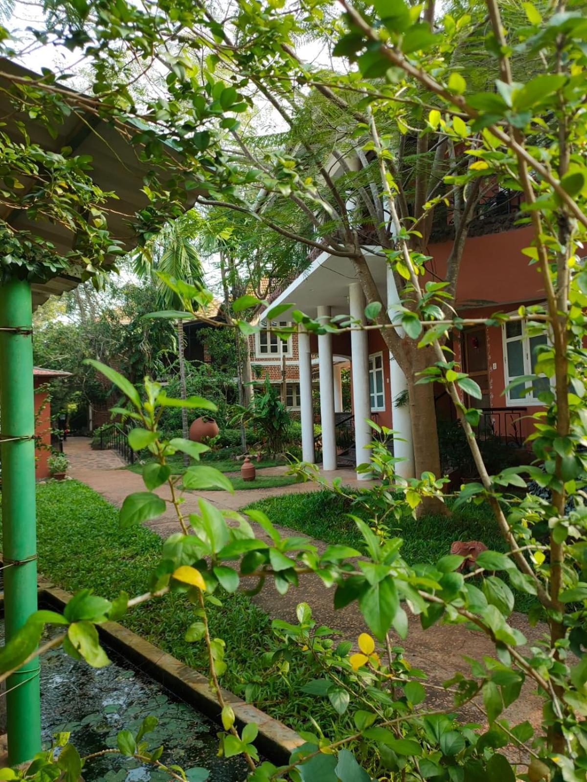 Inn Pondiville Forest Retreat Pondicherry Exteriör bild