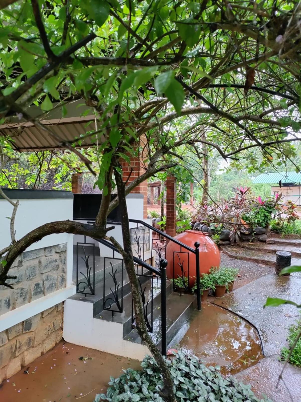 Inn Pondiville Forest Retreat Pondicherry Exteriör bild